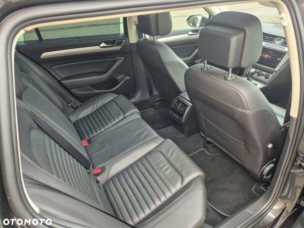Volkswagen Passat 2.0 TDI SCR DSG Highline - 16