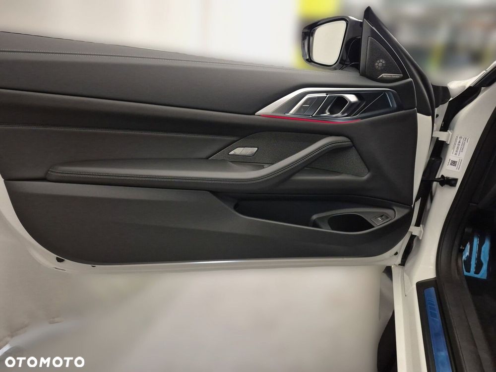 BMW M4 Competition M xDrive - 12