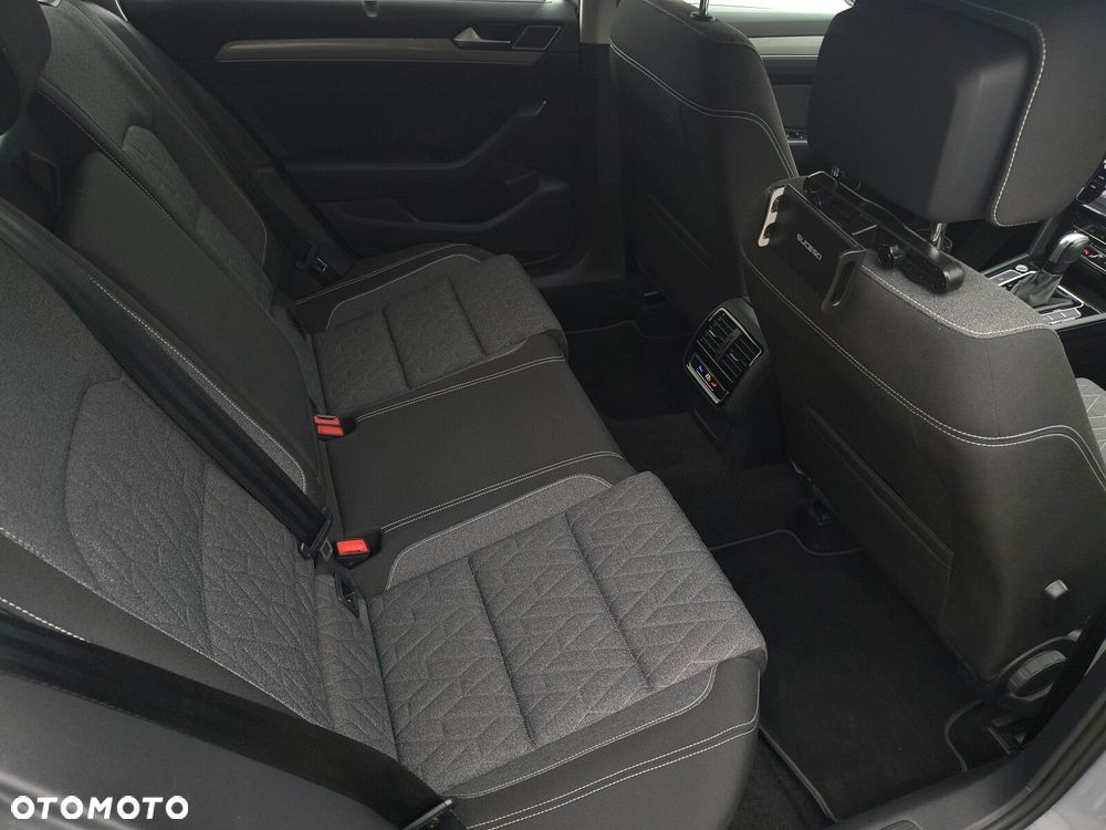 Volkswagen Passat - 16