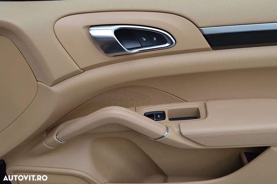 Porsche Cayenne 3.0 L - 34