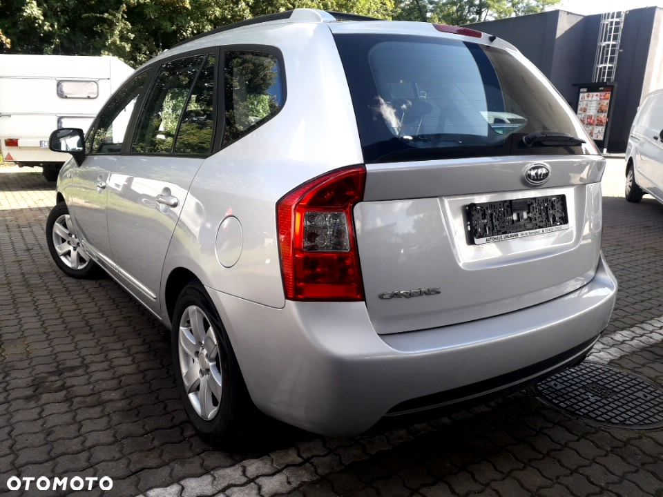 Kia Carens - 16
