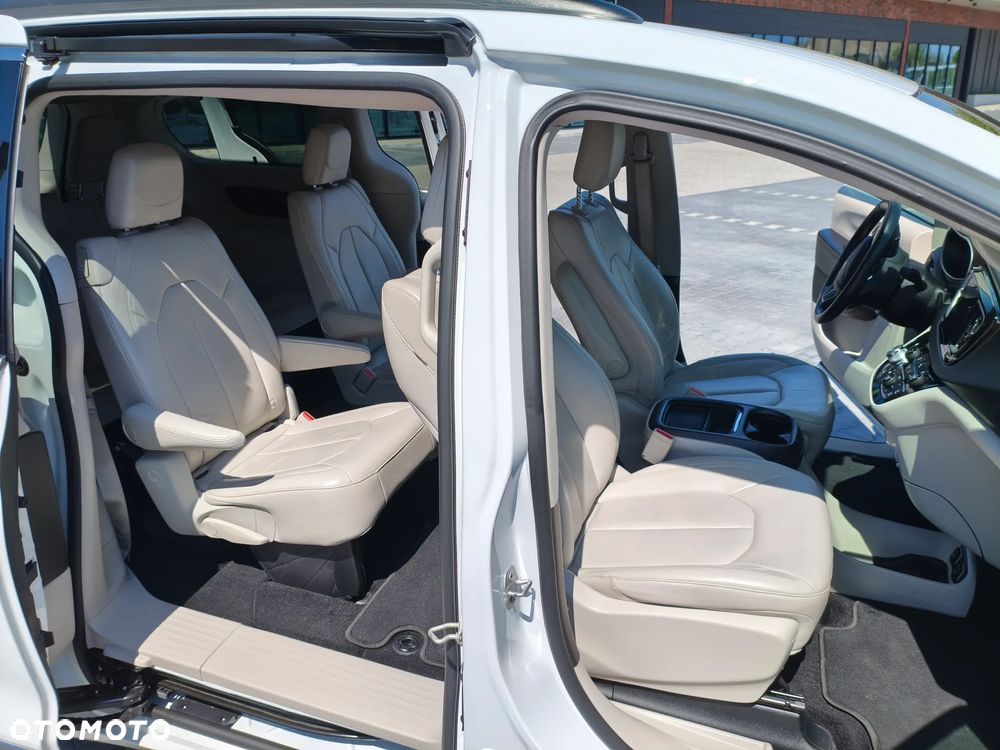 Chrysler Pacifica - 2