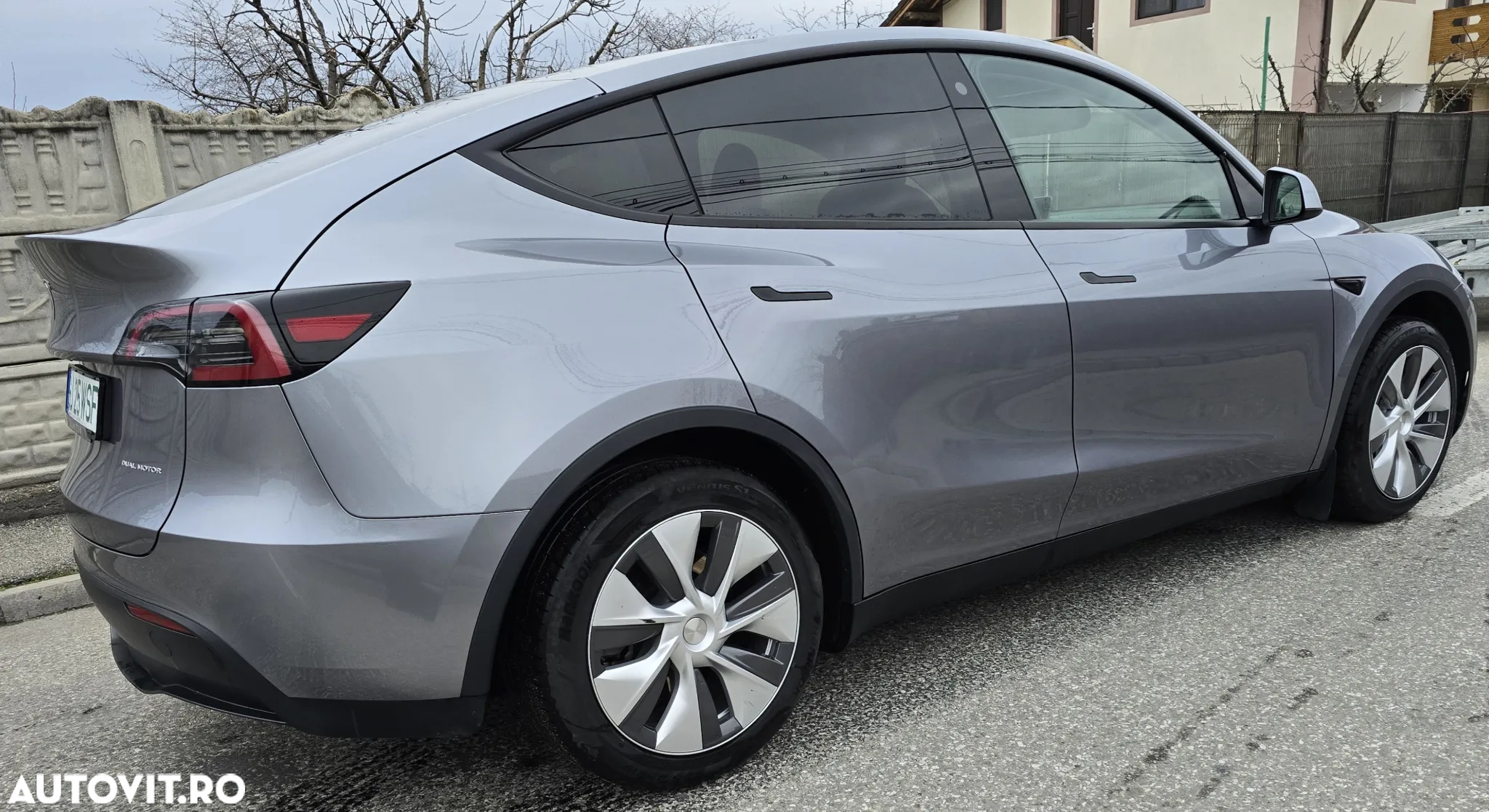 Tesla Model Y Long Range Dual Motor AWD - 2