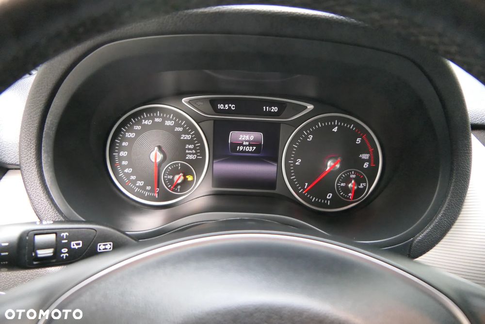 Mercedes-Benz Klasa B 180 d BlueEFFICIENCY Edition - 24