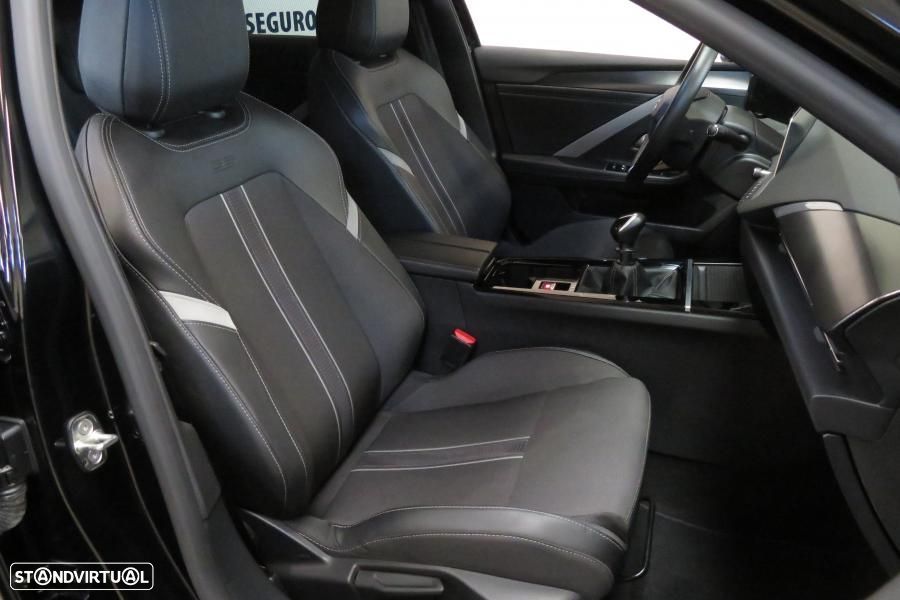 Opel Astra 1.2 T GS - 10