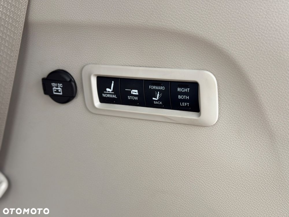 Chrysler Pacifica - 17