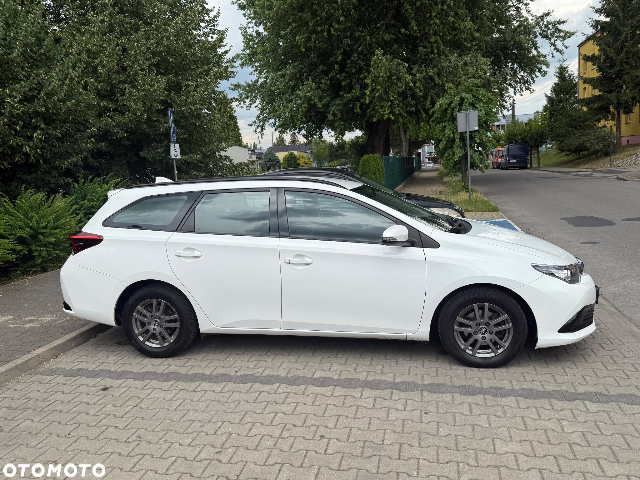 Toyota Auris 1.4 D-4D Touring Sports Edition - 3