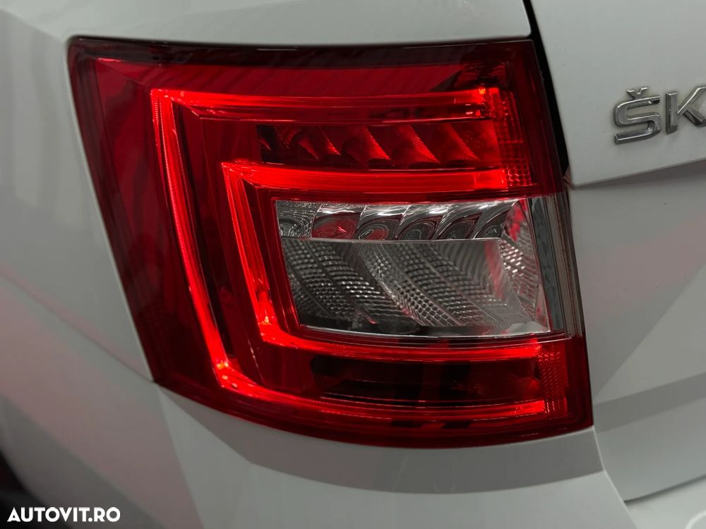 Skoda Octavia Combi 2.0 TDI 4x4 DSG Scout - 17