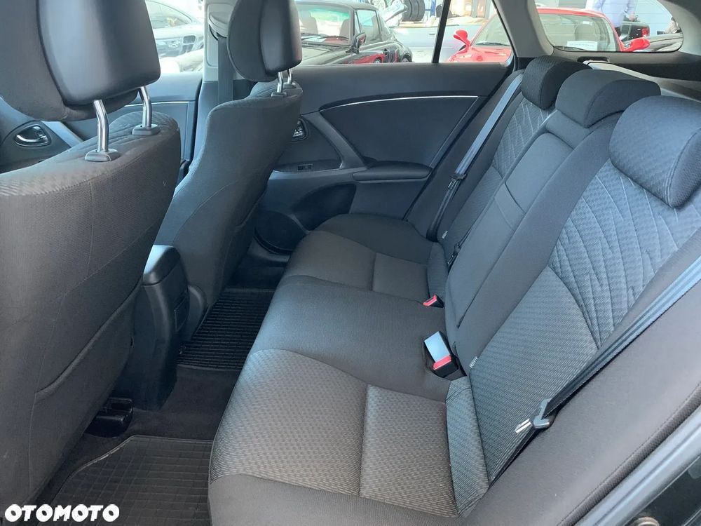 Toyota Avensis - 16