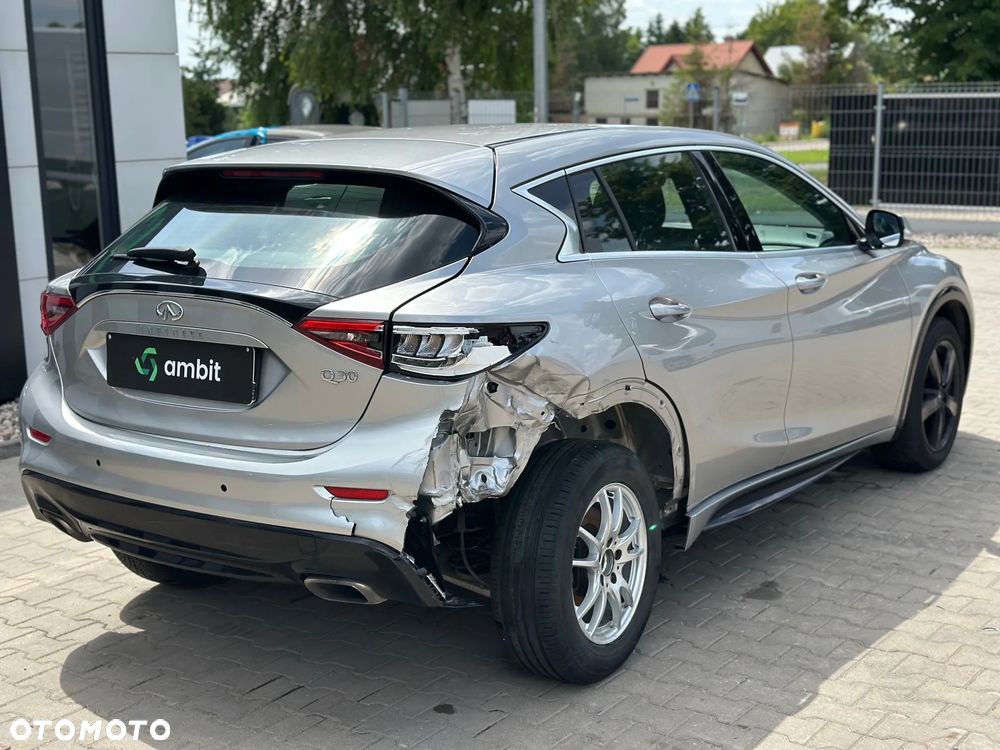 Infiniti Q30 - 7
