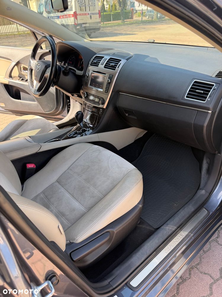 Toyota Avensis 2.0 Premium MS - 10
