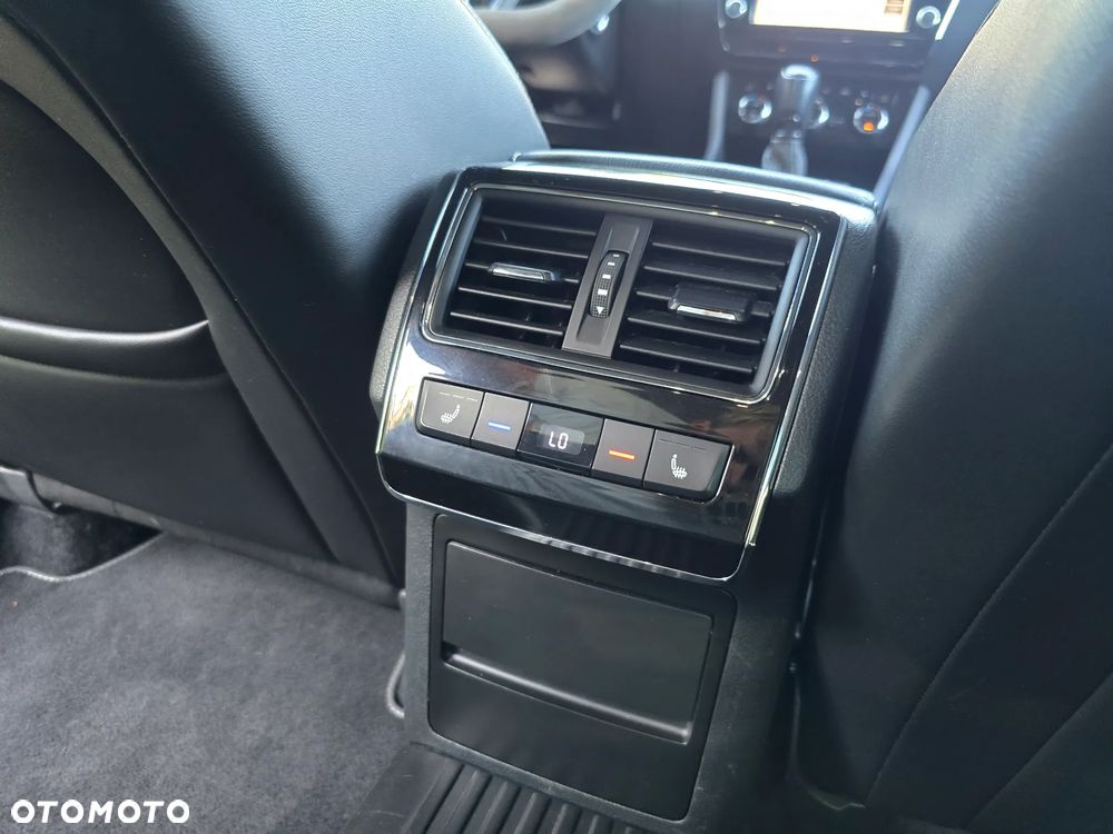 Skoda Superb 2.0 TDI 4x4 Sportline DSG - 27