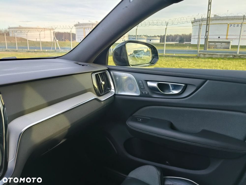 Volvo S60 T8 Twin Engine AWD Geartronic RDesign - 19