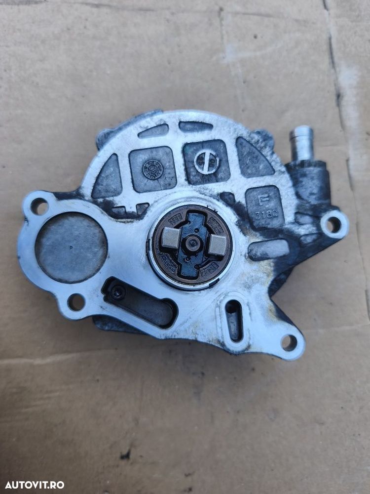 Pompă vacuum 2.0 tdi Volkswagen Passat B6 B7  03L 145 100 / 03L145100 - 2
