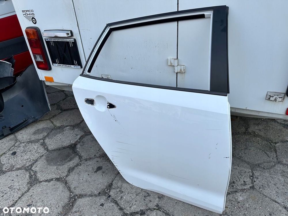 DRZWI PRAWE TYLNE PRAWY TYŁ TOYOTA COROLLA E21 KOMBI 19- - 2