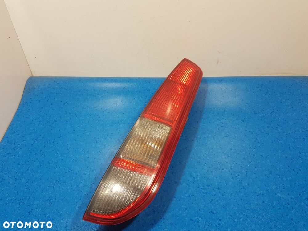 FORD FOCUS II LAMPA TYŁ PRAWA ZEWNĘTRZNA - 1