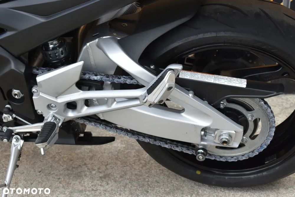 Suzuki GSR - 18