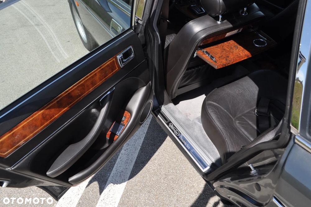 Jaguar Daimler Double Six - 12