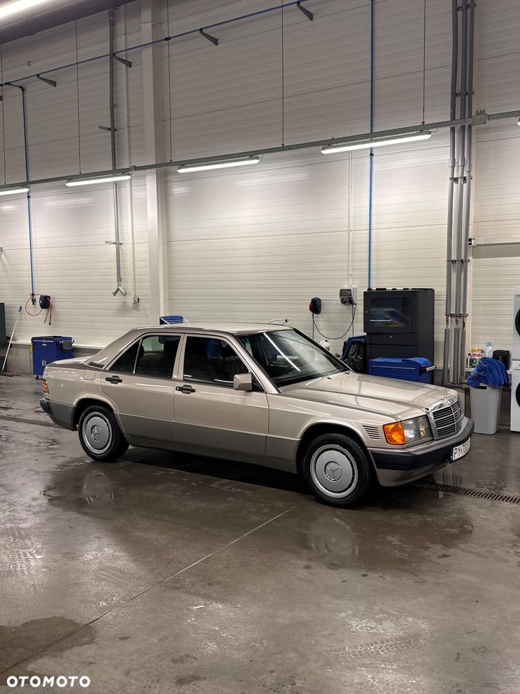 Mercedes-Benz W201 (190) - 2