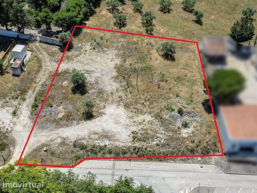 Terreno Urbano com 2.500 m², capacidade construção de 1.500m2, habitac - Grande imagem: 2/26
