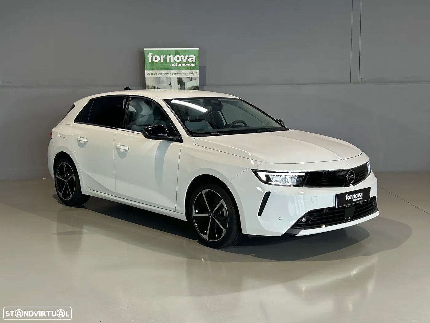 Opel Astra 1.2 T Elegance - 1