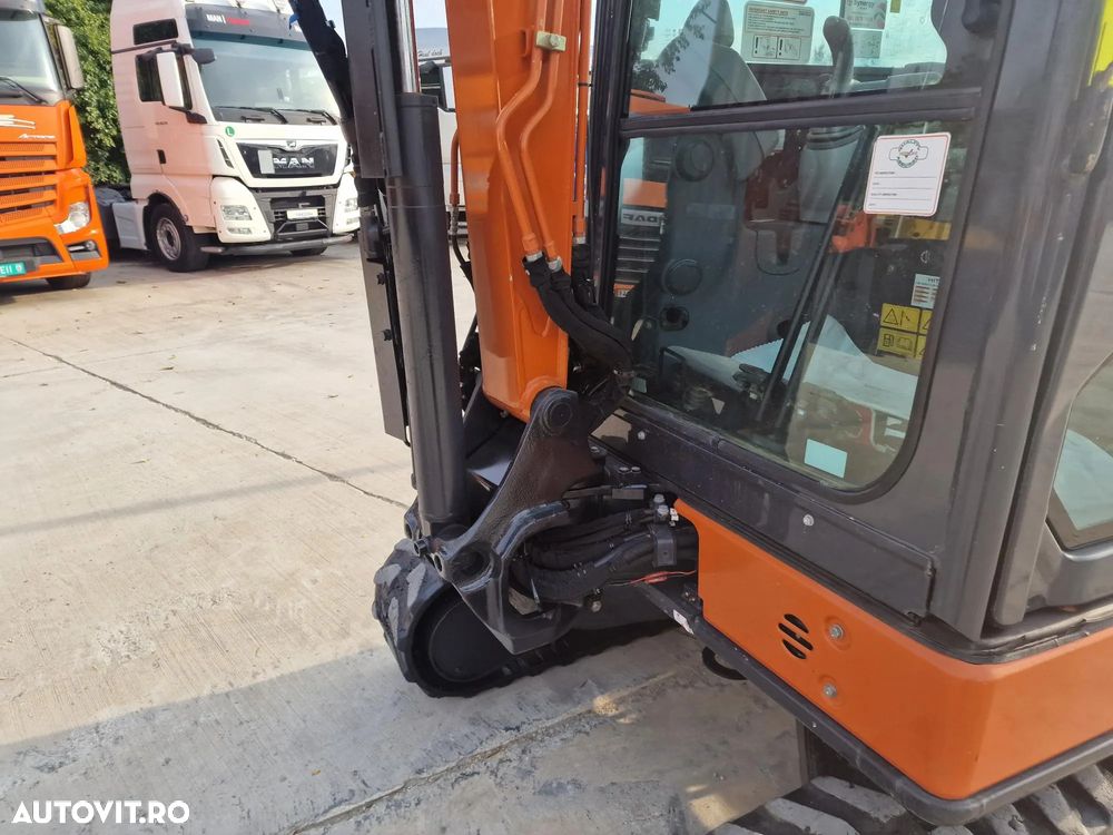 Hitachi ZX33U-6, Masa Operationala 3,7t, 2023, 1.305h, CUPLA RAPIDA HIDRAULICA+3 CUPE NOI, SistemAntifurt, Inst picon, senile 80% bune, Aer conditionat, Adancime sapare 5m, Ridica 2,8tone, Motor 25CP, posibilitate leasing 4 ani, CA NOU-PROMOTIE 36900 EUR+Tva - 36