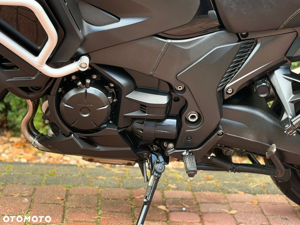 Honda VFR - 16