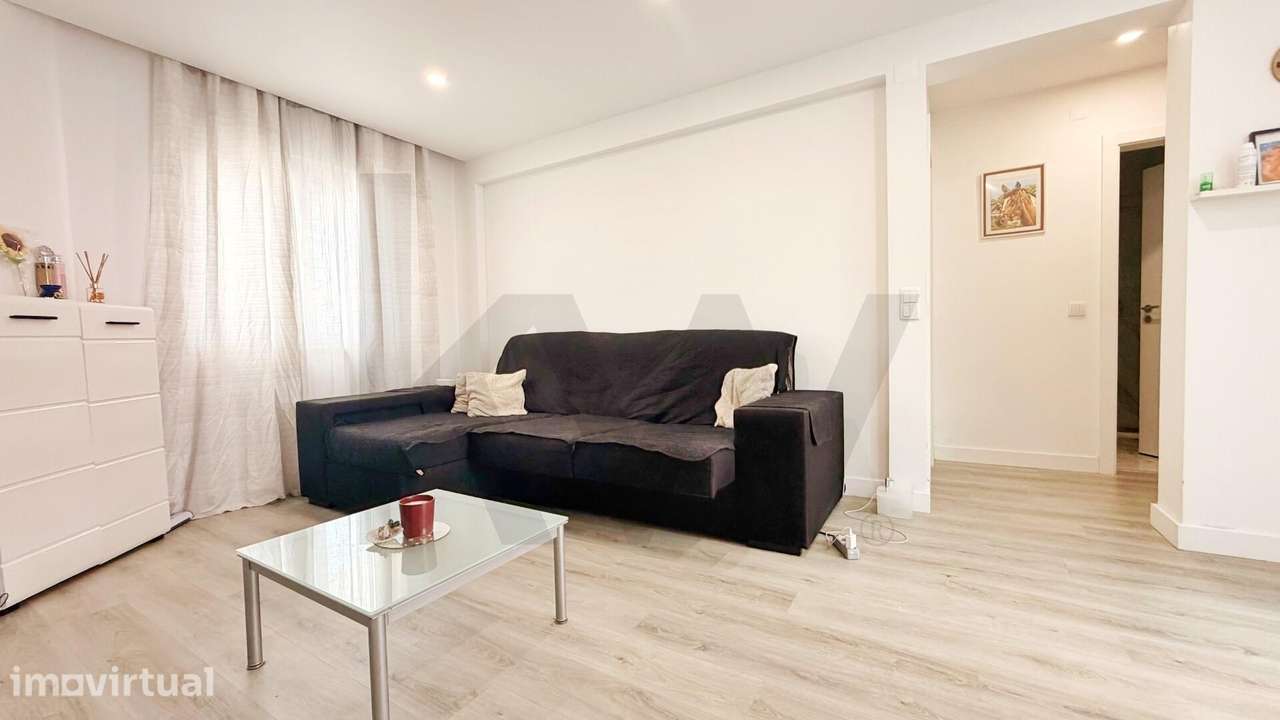 T2 Totalmente Remodelado com Logradouro na Quinta do Conde - Grande imagem: 2/18
