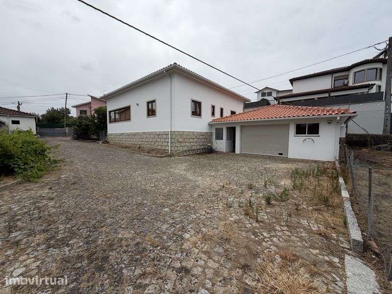 Casa T3 com jardim, churrasqueira e garagem na Esculca em Viseu - Grande imagem: 3/12