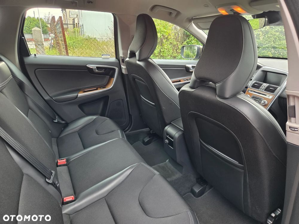 Volvo XC 60 D3 Drive-E Momentum - 19