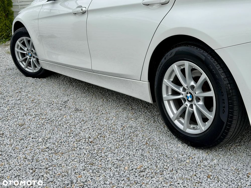BMW Seria 3 318i - 24