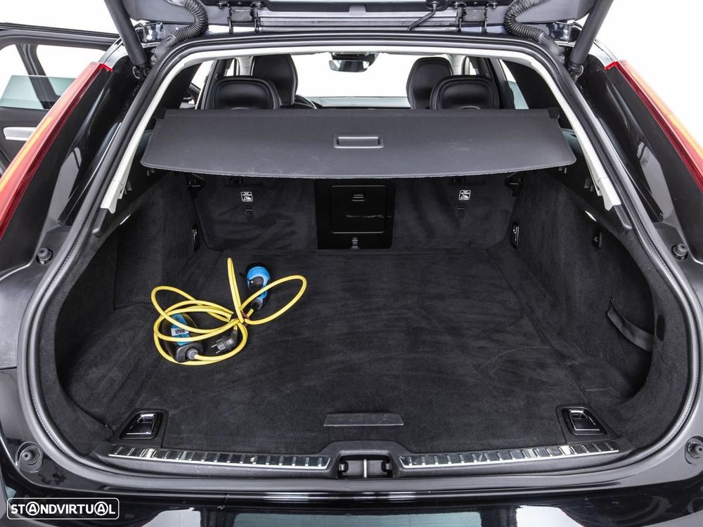 Volvo V90 2.0 T8 Momentum AWD Geartronic - 13