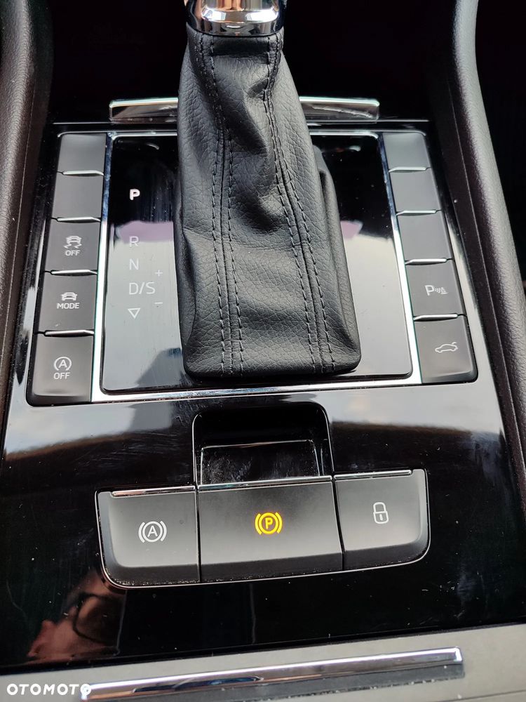 Skoda Superb 2.0 TDI L&K DSG - 24