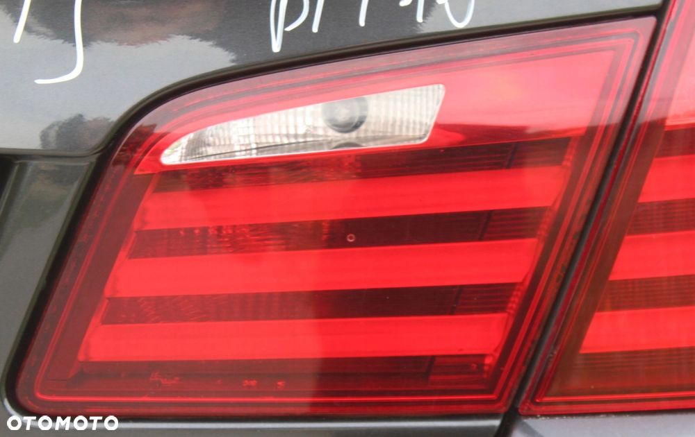 LAMPA TYŁ TYLNA PRAWA W KLAPĘ BAGAŻNIKA BMW F10 - 1