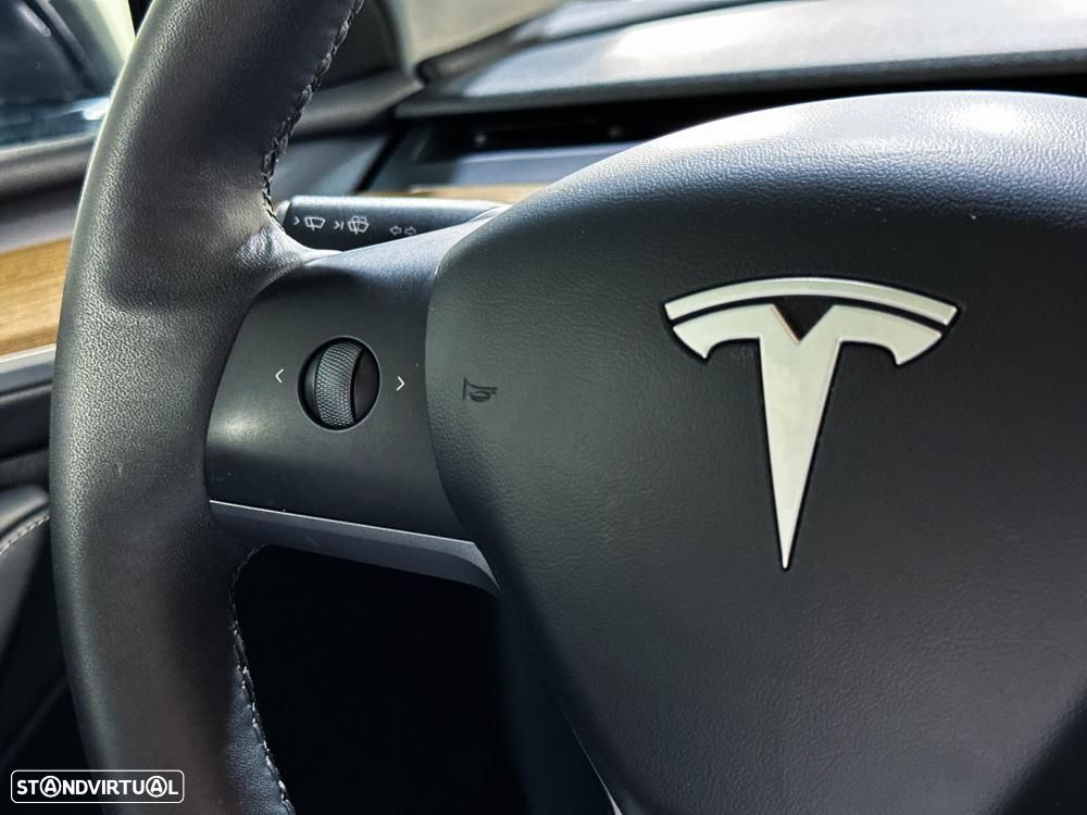 Tesla Model Y Long Range Dual Motor AWD - 41