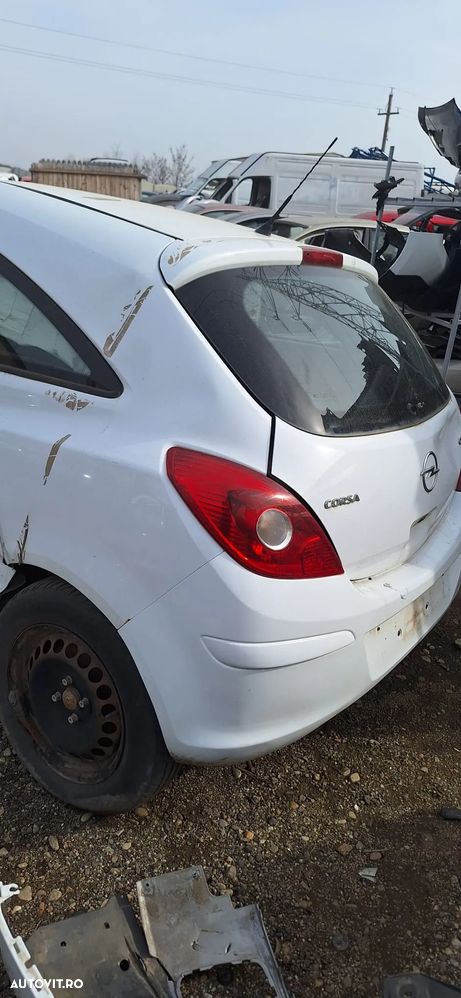 LAMPA STOP OPEL CORSA D - 1