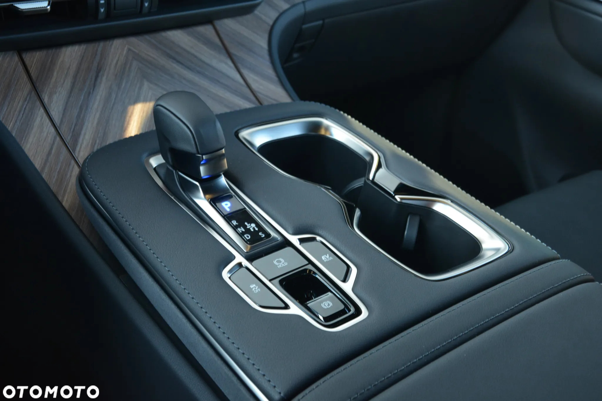 Lexus LM 350h Prestige - 15