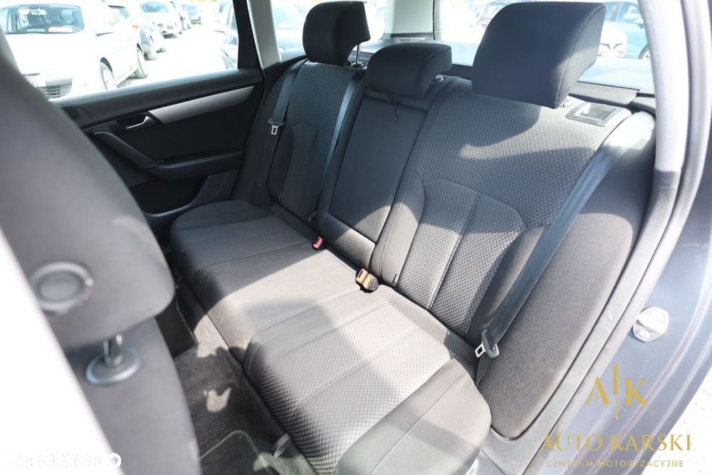 Volkswagen Passat - 35