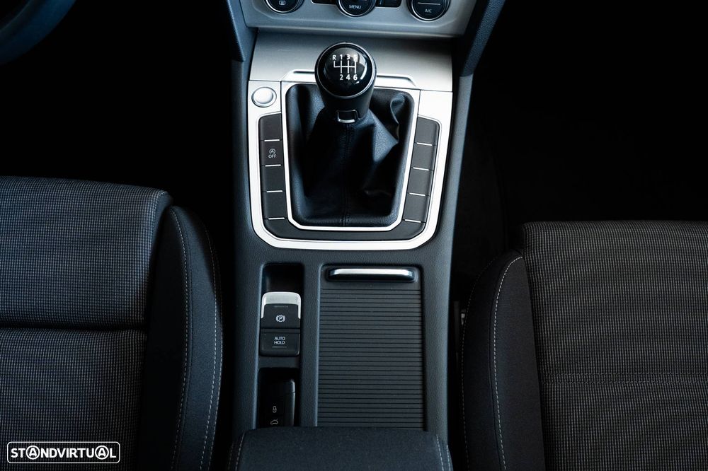 VW Passat Variant 1.6 TDI Trendline - 15
