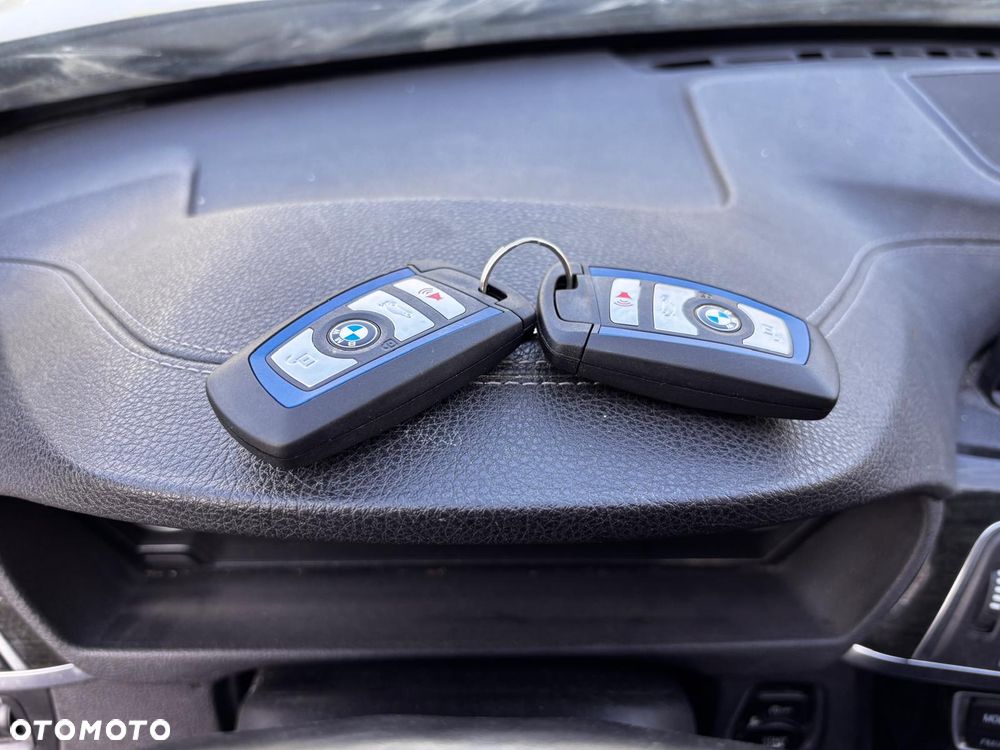 BMW Seria 3 ver-330i-xdrive-m-sport-shadow - 20