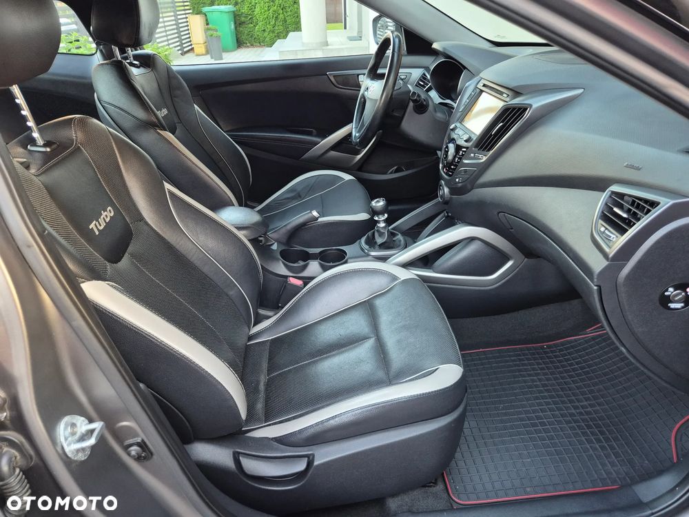 Hyundai Veloster - 32