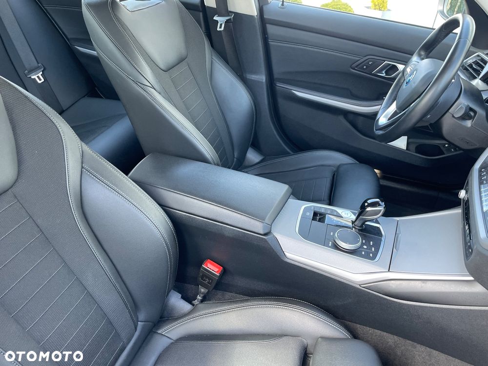 BMW Seria 3 330e iPerformance Sport Line - 11