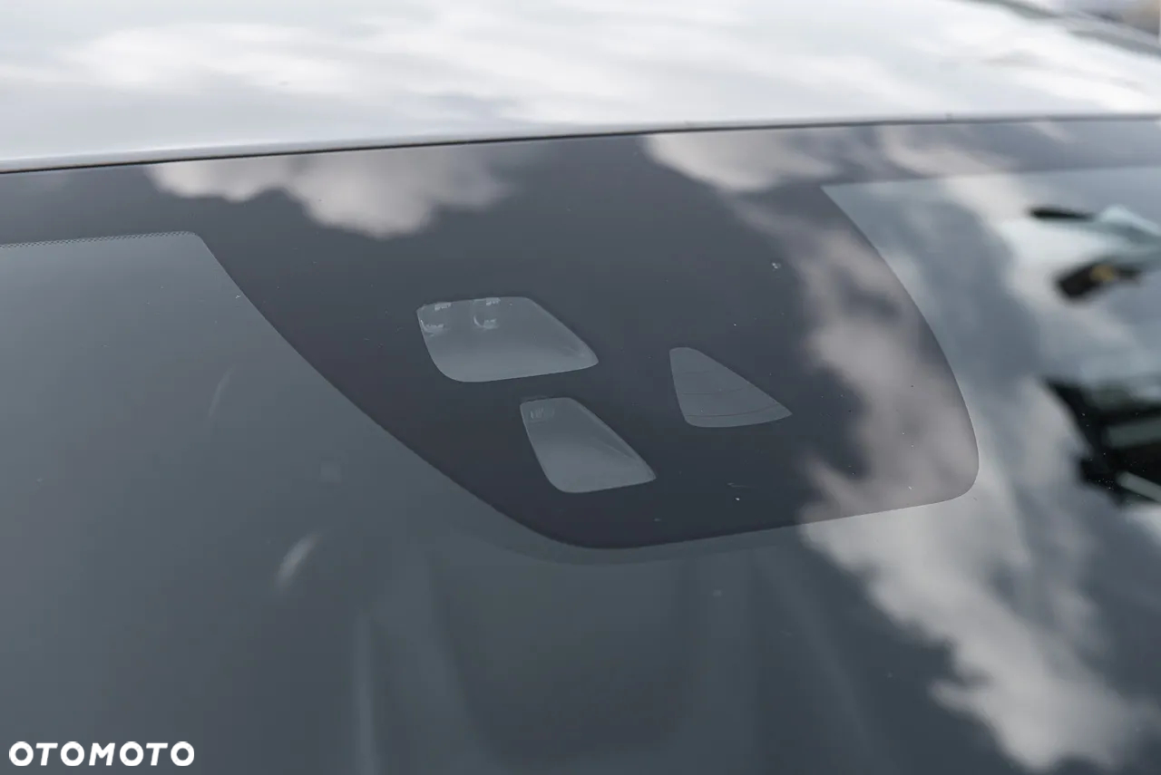 Volvo V60 D5 R-Design - 36