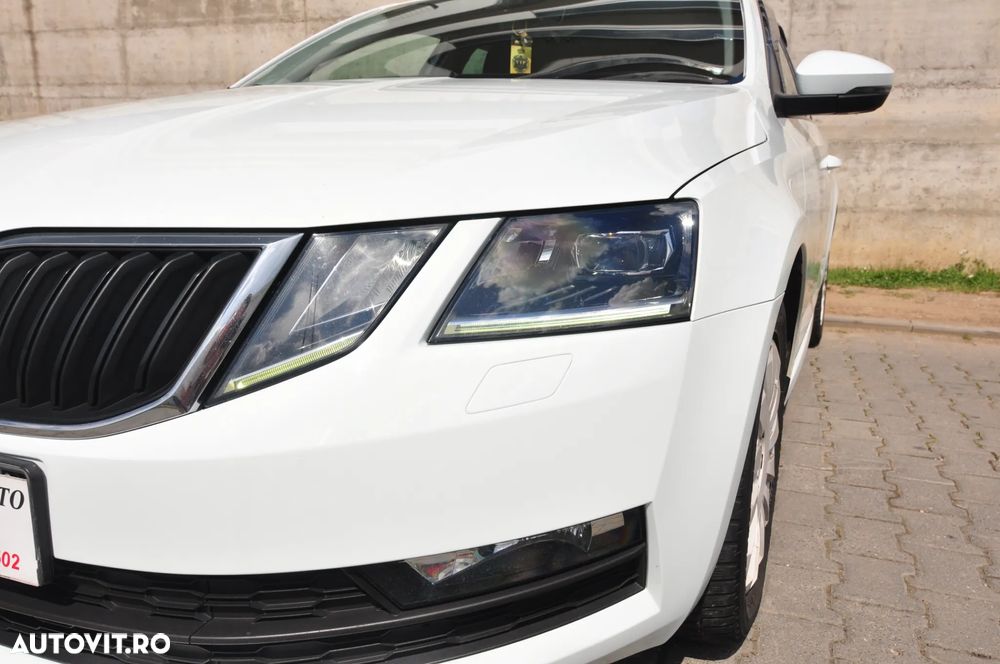 Skoda Octavia 1.6 TDI DSG Ambition - 11