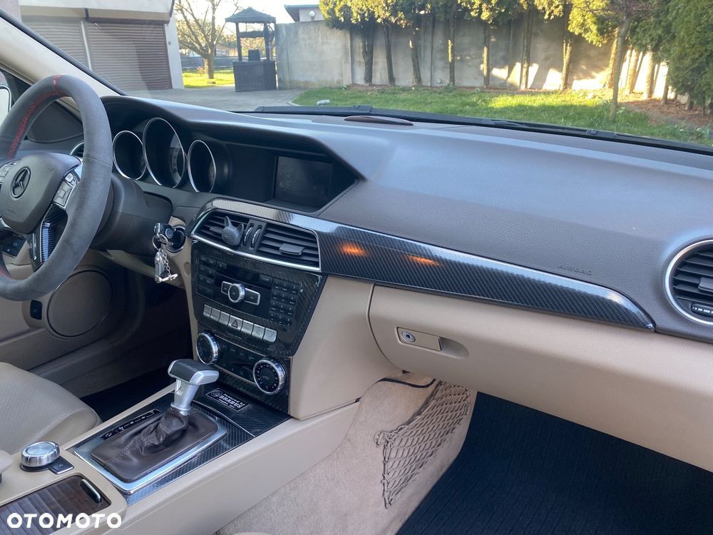 Mercedes-Benz Klasa C 180 CGI Automatik BlueEFFICIENCY Avantgarde - 19