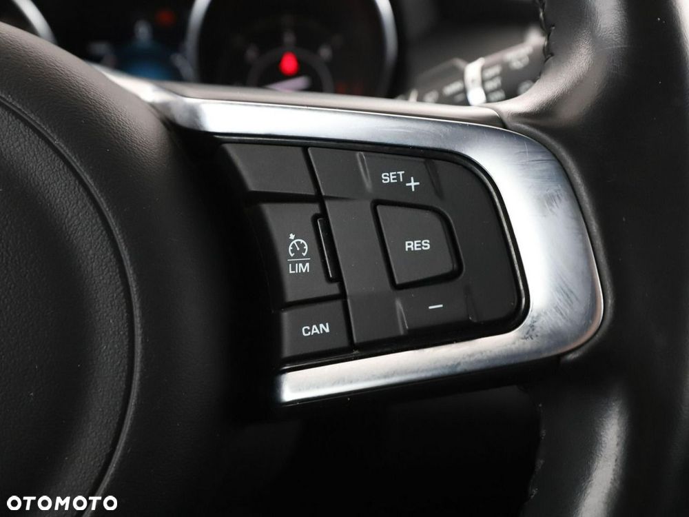 Jaguar E-Pace D180 AWD R-Dynamic - 30