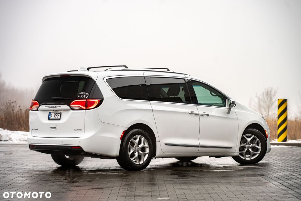 Chrysler Pacifica - 9