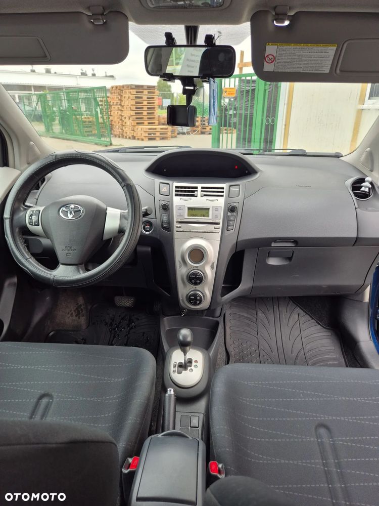 Toyota Yaris - 12