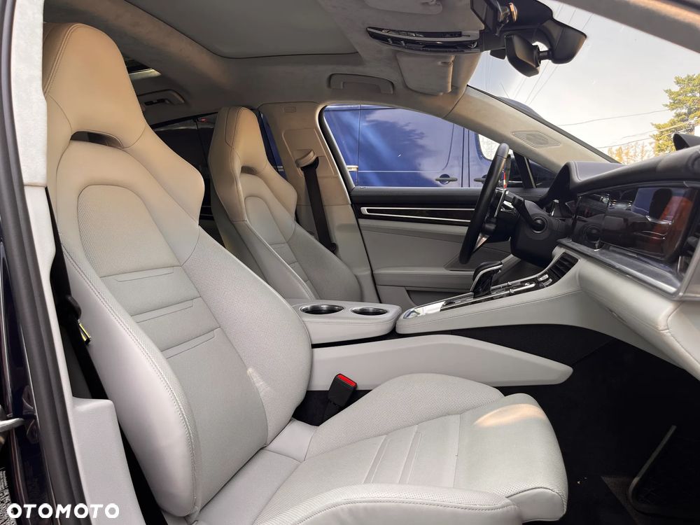 Porsche Panamera Turbo S - 12