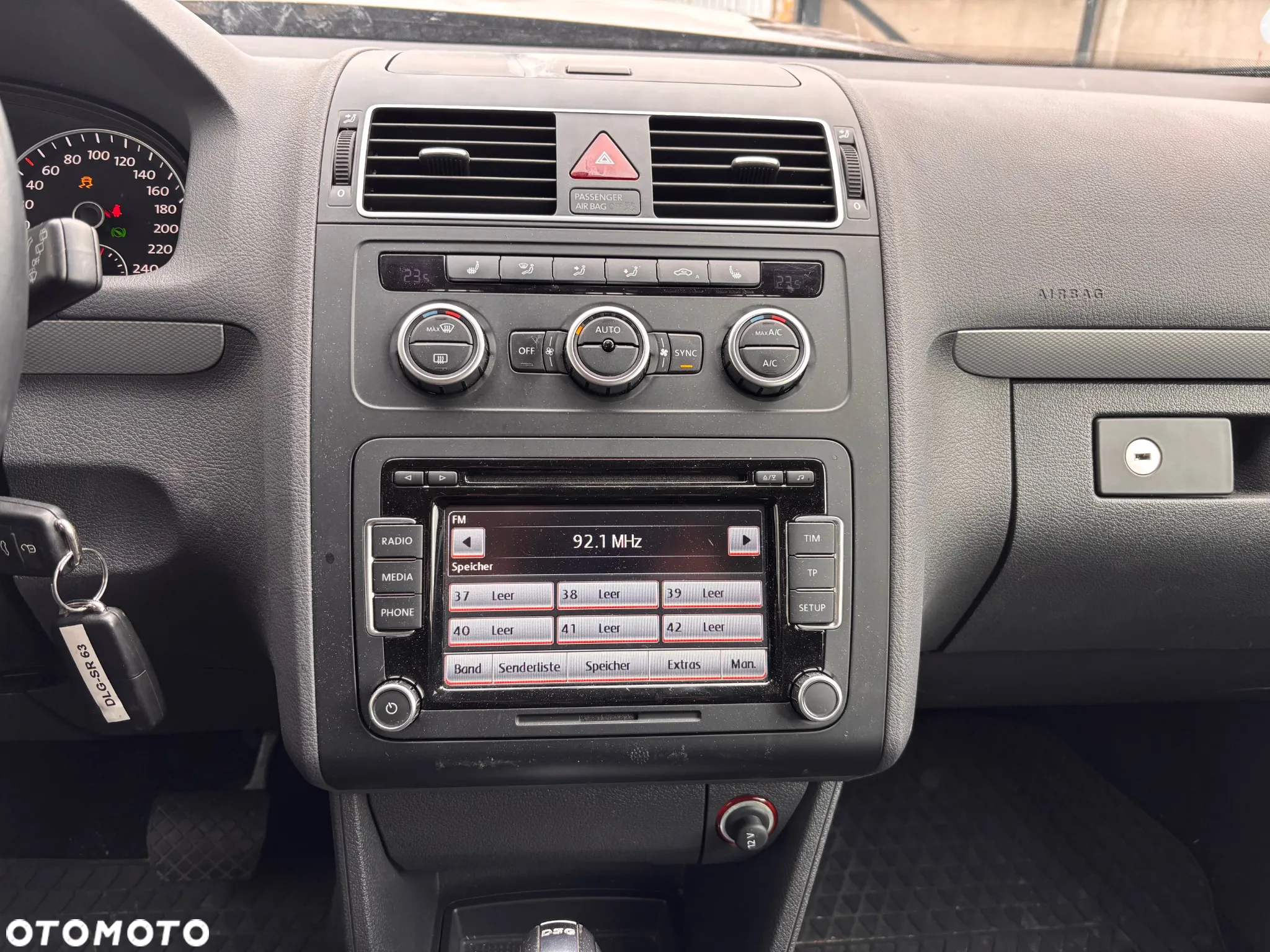 Volkswagen Touran 1.6 TDI DPF BlueMotion Technology DSG Highline - 20